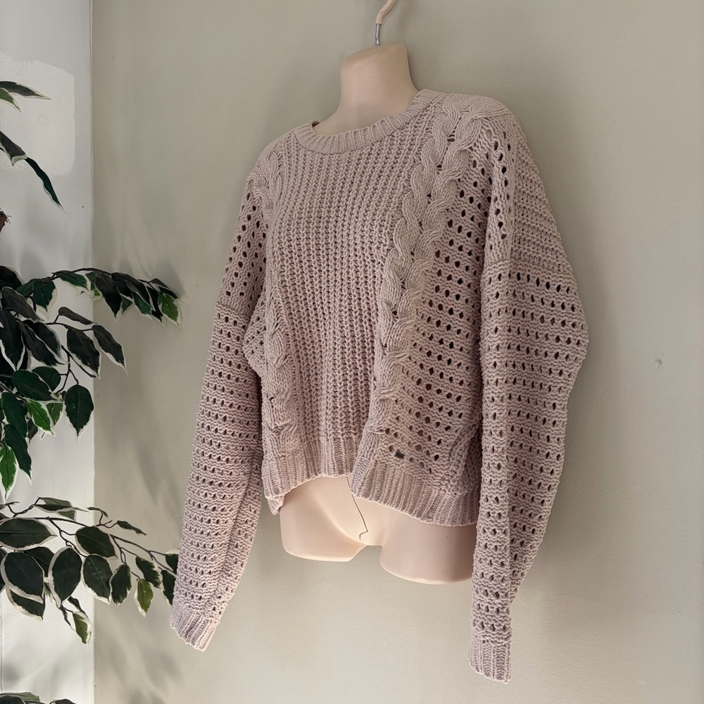 Hollister Vintage-Inspired Cable Knit Scoop Neck Sweater in Light Blush